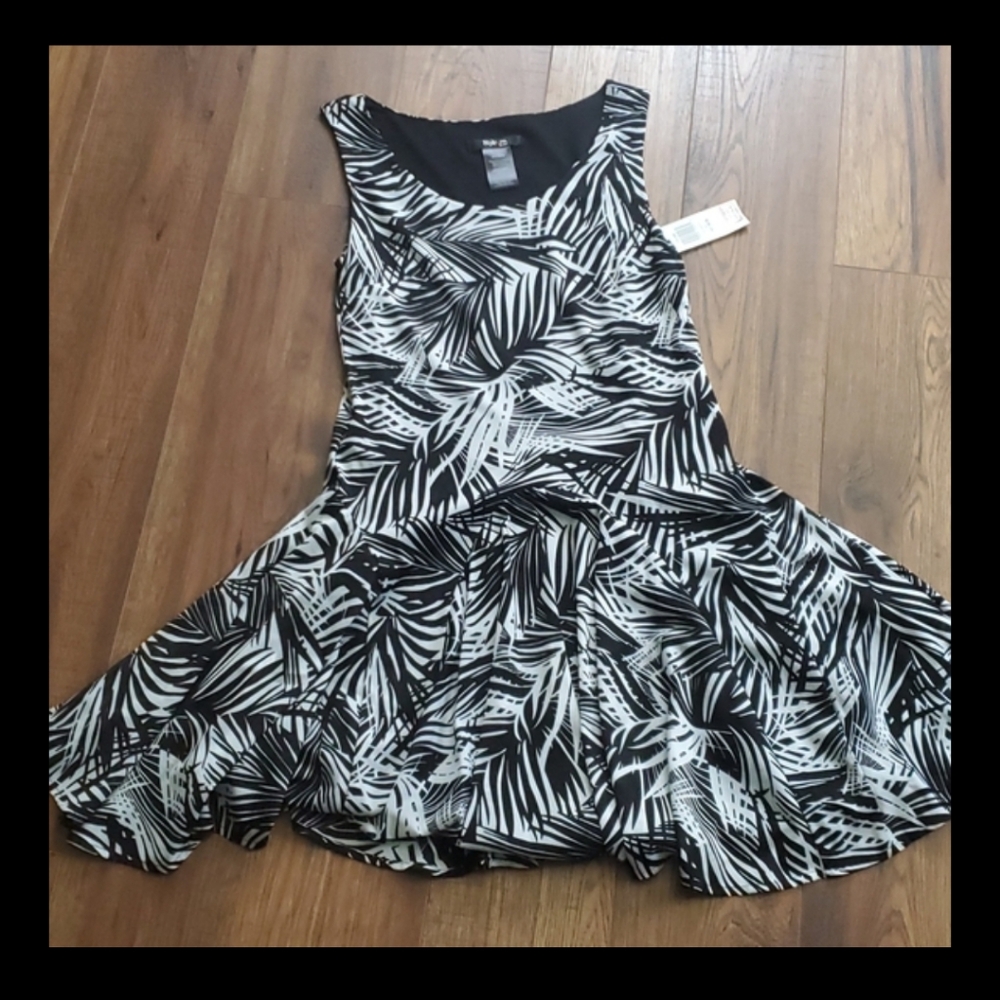 💫 STYLE & CO BNWT Size medium petite black and w…
